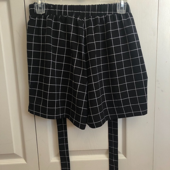 Shorts - Picture 3 of 3